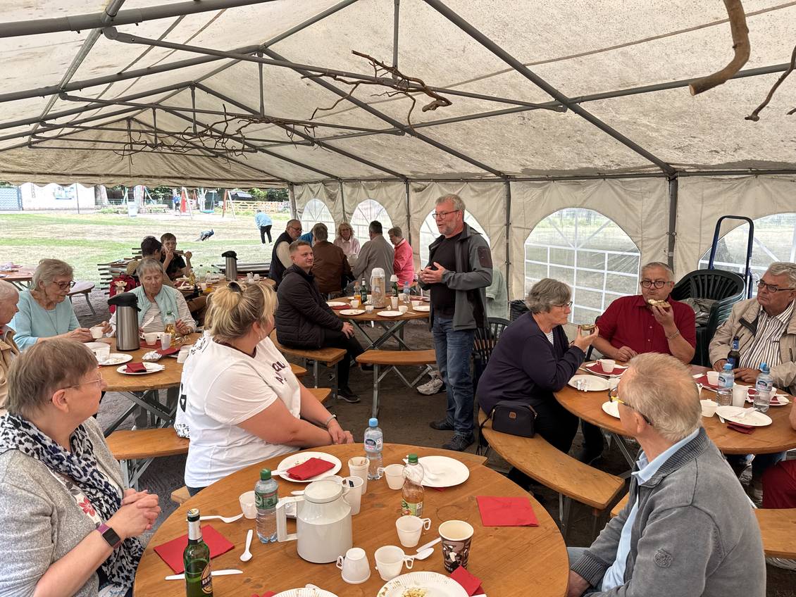 Das Foto zeigt Jochen Neumann während seiner Rede.